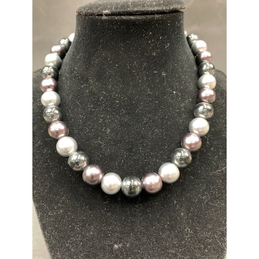 Black and Silver tone beaded Necklace magnetic clasp